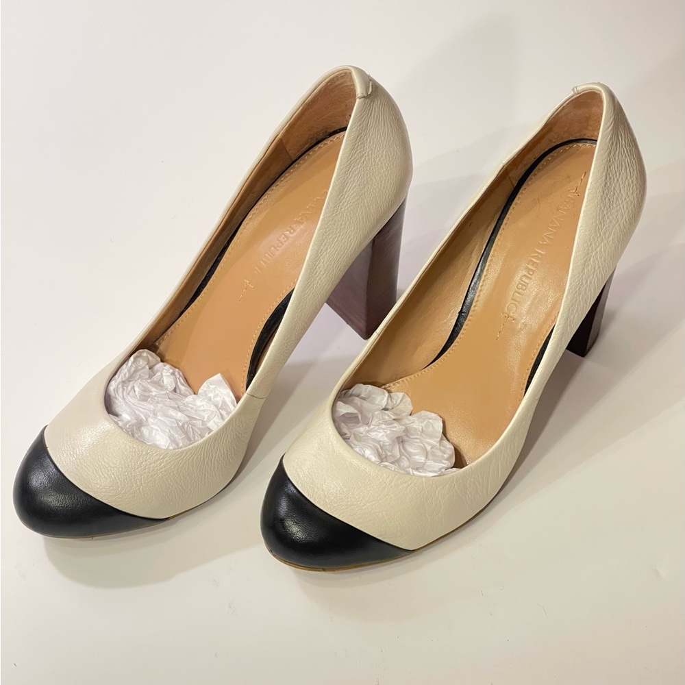 Banana Republic Kiley Cream & Black Colorblock Leather Heels - Size 5.5 ✨ - Picture 3 of 11